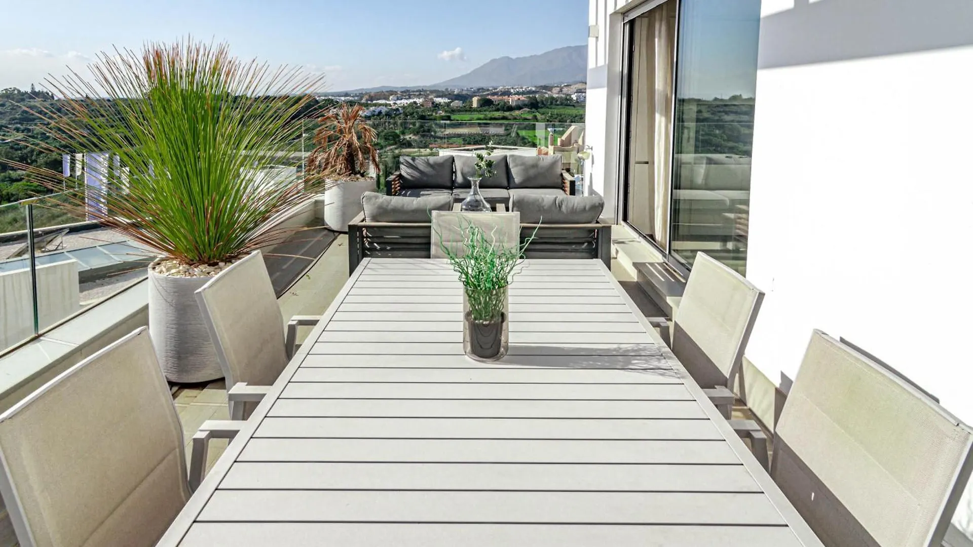 Lm362B - 2 Bedroom Penthouse With Large Sundeck Estepona Apartment