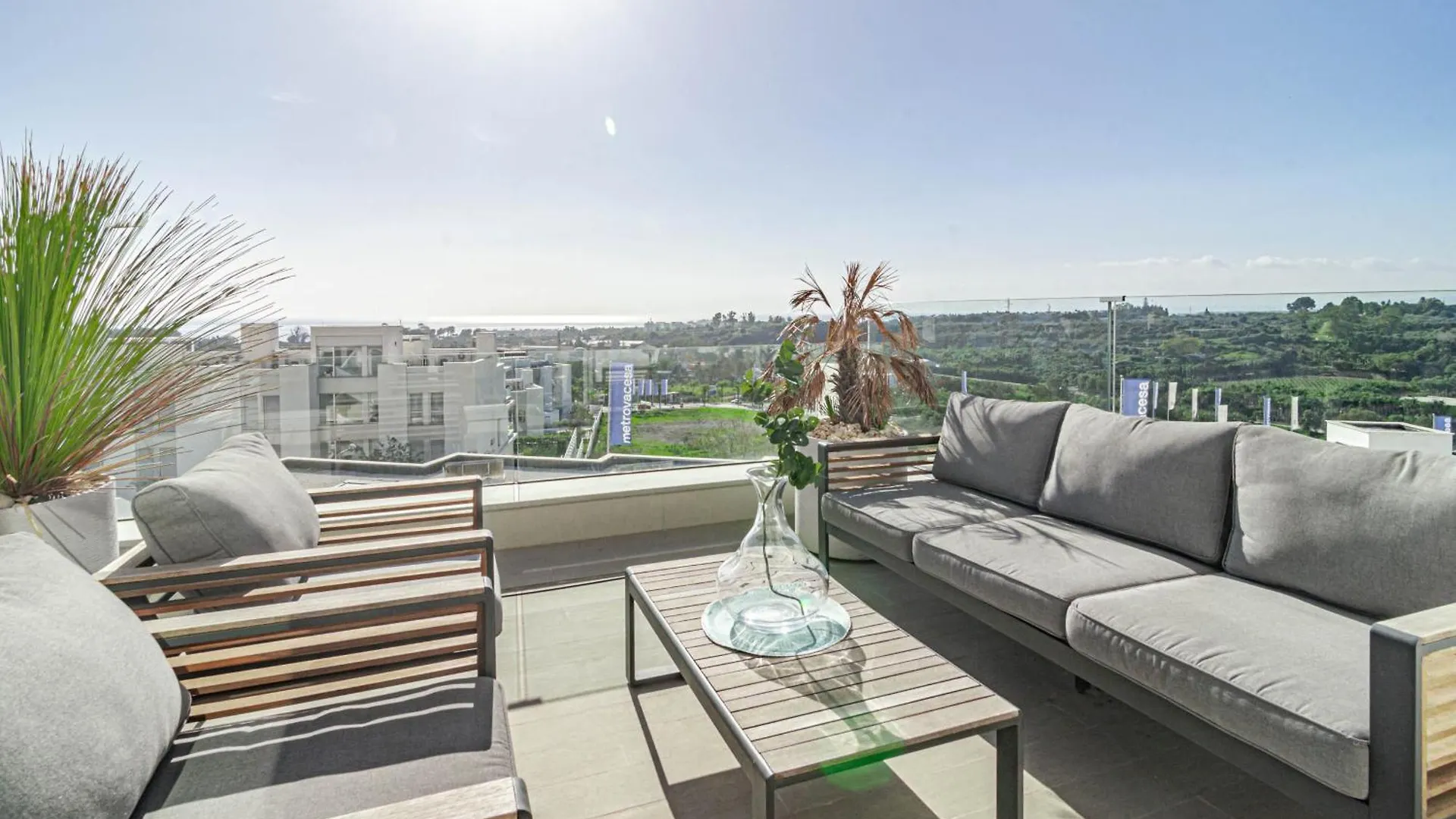 Lm362B - 2 Bedroom Penthouse With Large Sundeck Estepona