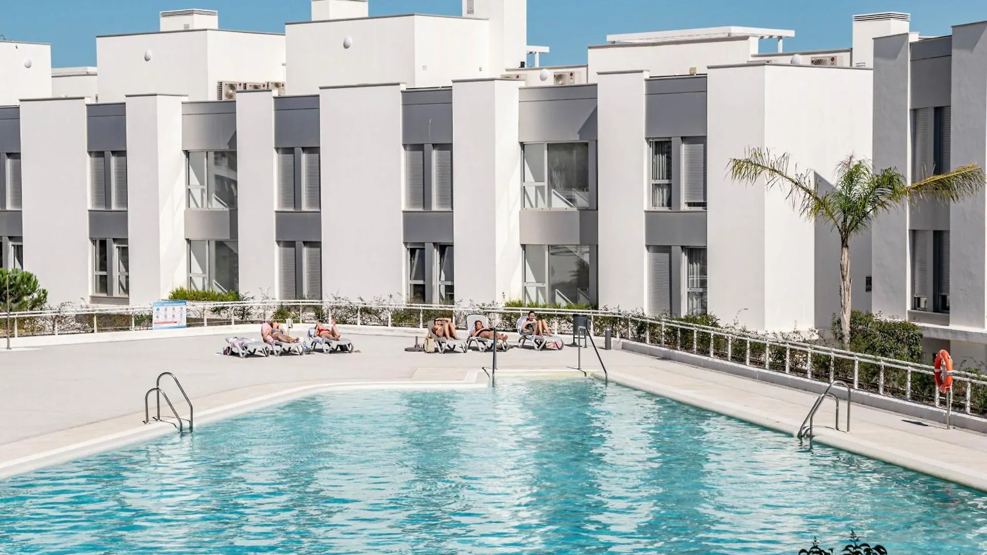 Lm362B - 2 Bedroom Penthouse With Large Sundeck Estepona 0*,