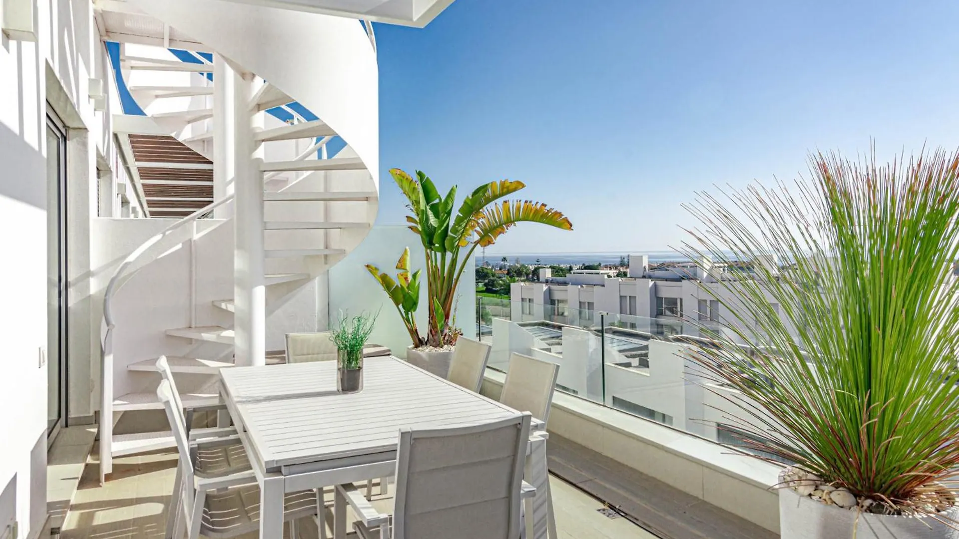 Lm362B - 2 Bedroom Penthouse With Large Sundeck Estepona 0*,