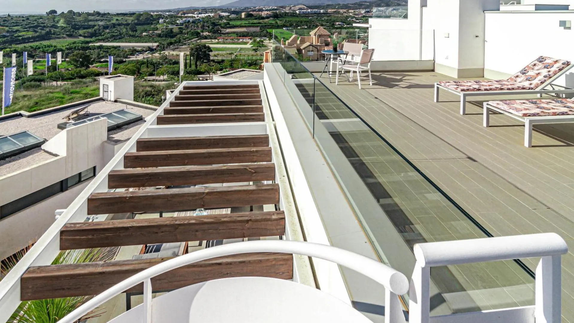 Lm362B - 2 Bedroom Penthouse With Large Sundeck Estepona