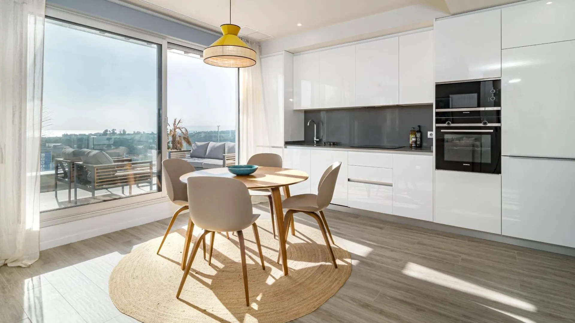 Lm362B - 2 Bedroom Penthouse With Large Sundeck Estepona Lägenhet